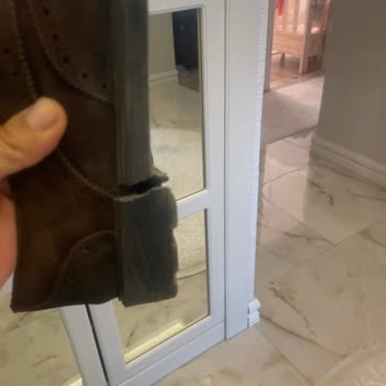 Elle Ayakkabı 5 Ayda Parçalandı