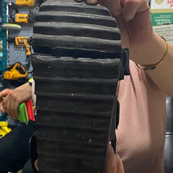 Stradivarius Sandaletin Altının Yırtılması