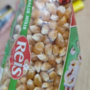 Reis Gıda Kapalı Halde İçinde Kanatlı Böcek Üreten Patlamış Mısır.