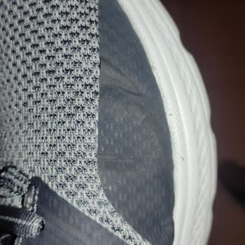 Skechers Ayakkabı 4 Saatlik Kullanımda Yırtılma