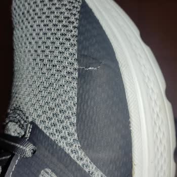 Skechers Ayakkabı 4 Saatlik Kullanımda Yırtılma