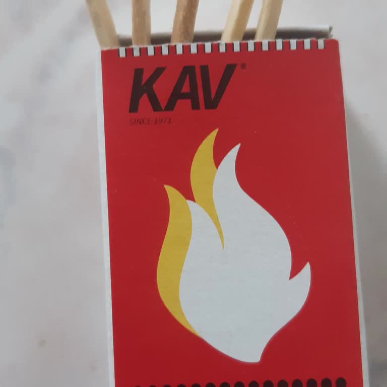 Kav Kibrit Kutunun Yarısı Çöp