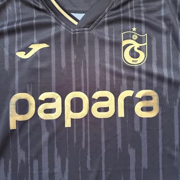 TS Club Trabzonspor Yeni Sezon Siyah Forma Papara Yazısı Akıyor.