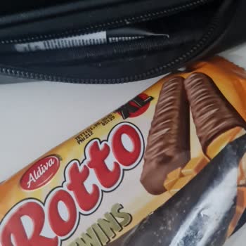 Modern Çikolata - Aldiva Yenmiyor, Ağzıma Aldım Yutamadım