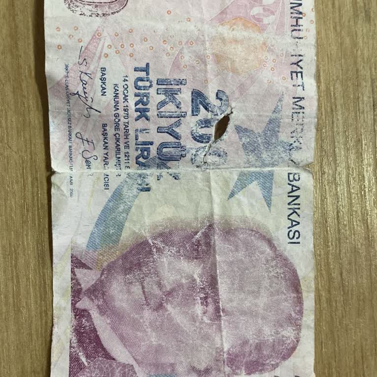 Yapı Kredi Bankası ATM'den Yırtık Ve Deforme Para Sorunu