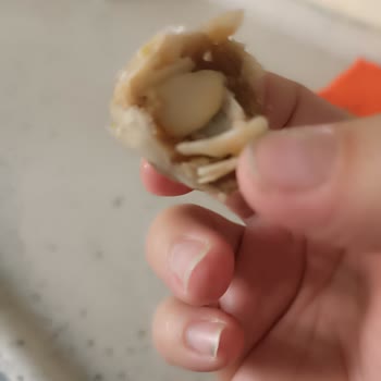 Tuğba Kuruyemiş Hediyelik Lokum Da Kurtçuk Ve Böcek Çıktı