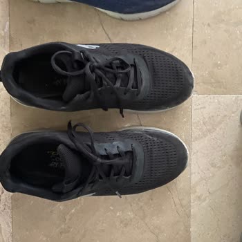 Oturduğu Yerden Yorum Yapan Skechers Uzmanı