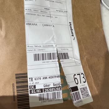 Pull and Bear Yırtık Ürün Satmaya Çalışıyorlar