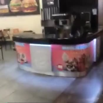 Burger King Trump Şubesi 5-6 Aydır Dondurma Makine Arızası!