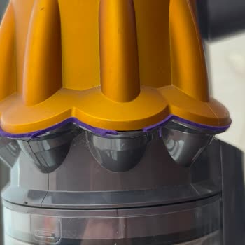 Dyson V12 Cihazda Soyulmalar Ve Çekiş Gücü Azalması