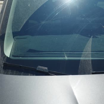 Citroen Kendiliğinden Çatlayan Camı Karşılamıyor