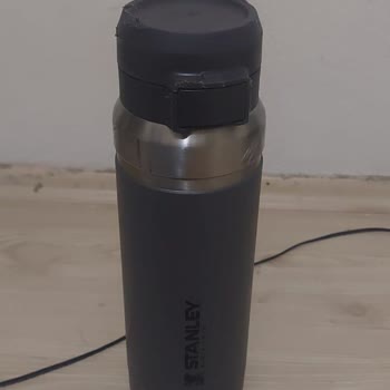 Stanley Termosunun Kapağını Temin Etmeyen Ama Ömür Boyu Garanti