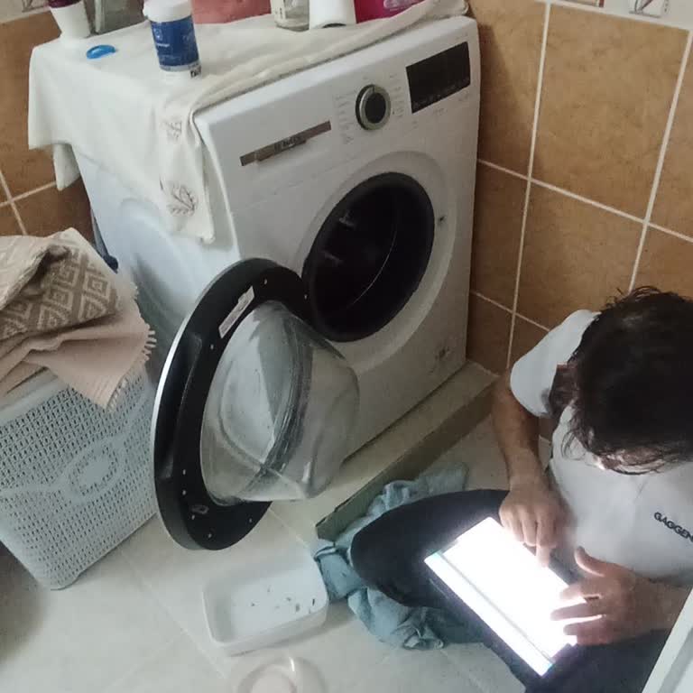 Bosch Kötü Koku Yayan Çamaşır Makinesi