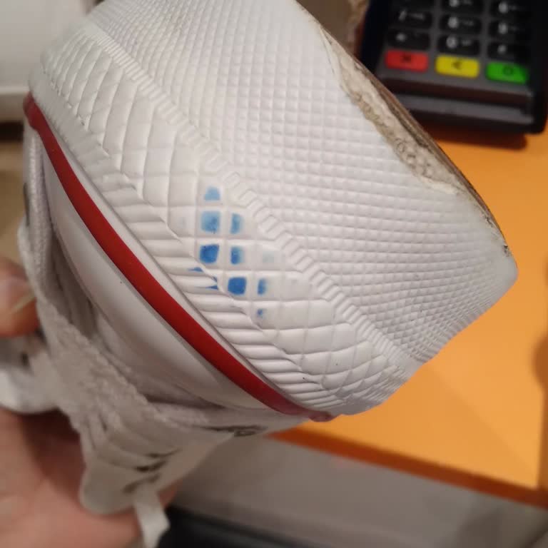 FLO Ayakkabı Çalışan Saygısız Tavırları