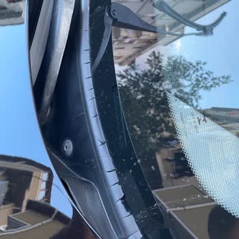 BMW Ön Cam Fitil Parçalanması