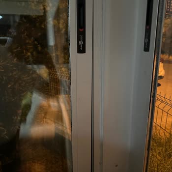 Albert Genau Cam Balkon Eziyeti