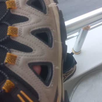 FLO Ayakkabı Müşterileriyle İlgilenmemesi