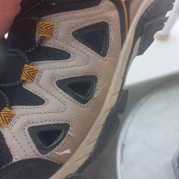 FLO Ayakkabı Müşterileriyle İlgilenmemesi