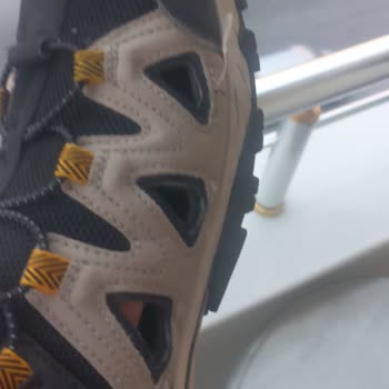 FLO Ayakkabı Müşterileriyle İlgilenmemesi