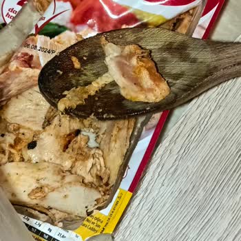 Lezita Yaprak Döner Çiğ Et Çıktı