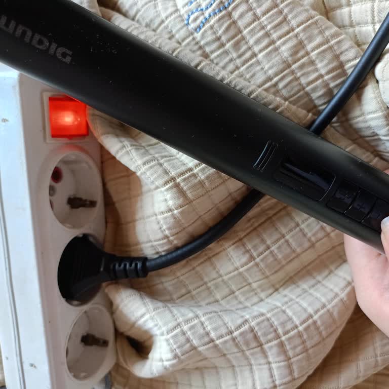 Grundig Düzleştiricim Kendi Kendine Kapanıp, Açılmıyor