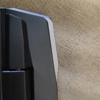 Trendyol Acer Nitro 5 Nh Ql Zey 00d Kapağın Arkasında Tırnak İzi Gibi Bir Şey.