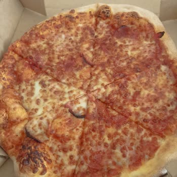 Domino's Pizza Sanırım Sucuk Koymayı Unutmuşlar