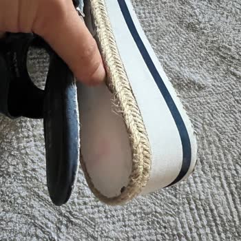 Nine West İlk Kullanımda Sandaletin Bant Ve Tabanı Çıktı, Mağduriyet Yaşadım!