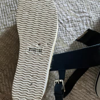 Nine West İlk Kullanımda Sandaletin Bant Ve Tabanı Çıktı, Mağduriyet Yaşadım!