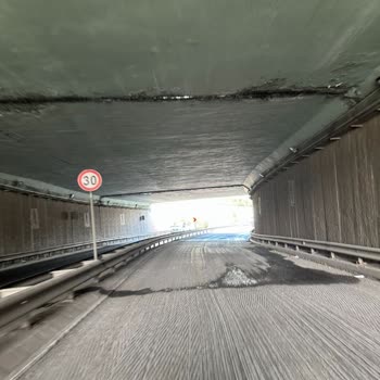 İBB - İstanbul Büyükşehir Belediyesi Alt Geçitte Tehlikeli Su Sızıntısı