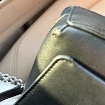 Calvin Klein İlk Kullanımda Dökülen Çantayı Değişmiyor!