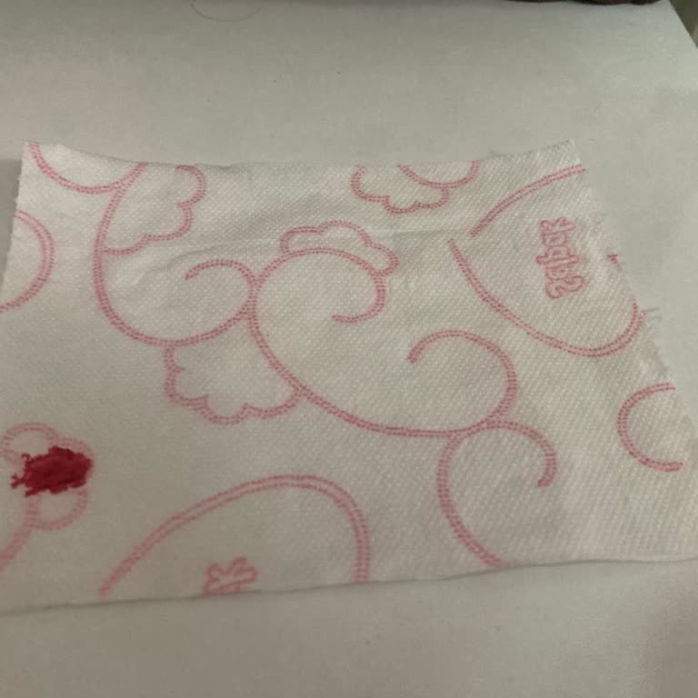 Selpak Tuvalet Kağıdında Kırmızı Boyalı Madde