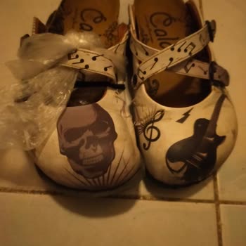 Mundos Terlik Fiyatını Hak Edecek Kalitede Değil