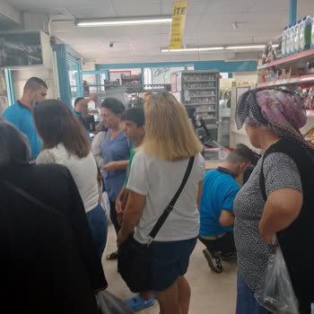 A101 Kalabalık Olmasına Rağmen Kasa Açmıyorlar