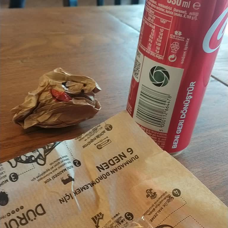 Dürümle Sıcak İçecek Kola Dediğin Soğuk Olur Çay İçmeye Gelmedik