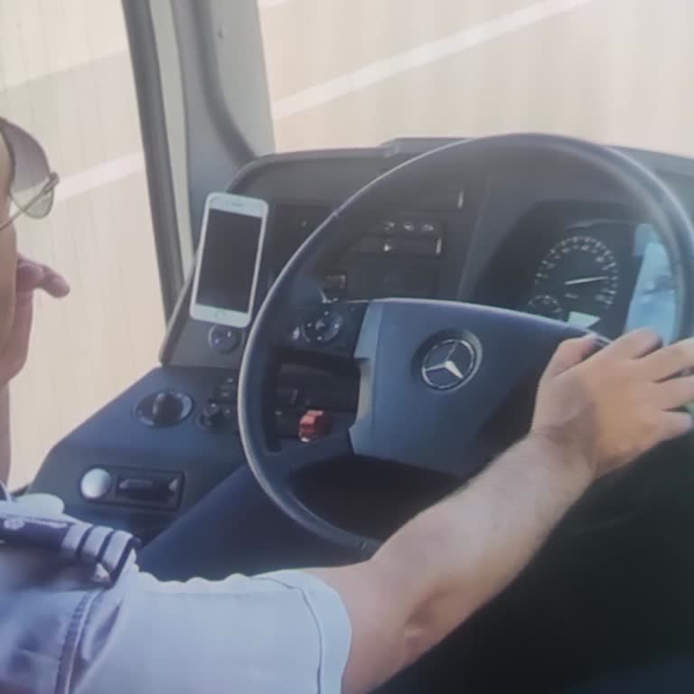 Özkaymak Turizm Otobüs Yolculuğunda Sigara İçen Şoför Ve Yetersiz Hizmet