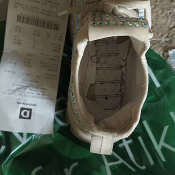Deichmann Mağazasının Sattıkları Hiçbir Ürünün Arkasında Durmaması