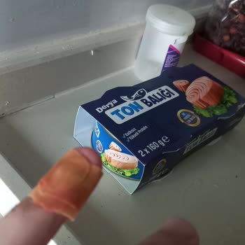 Derya Ton Balığı Konservesi Elimi Kesti