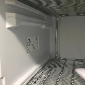 Beko 7043 Derin Dondurucu Eksik Kapak, Buzluk Tepsisi, Raf Mağdurluğu