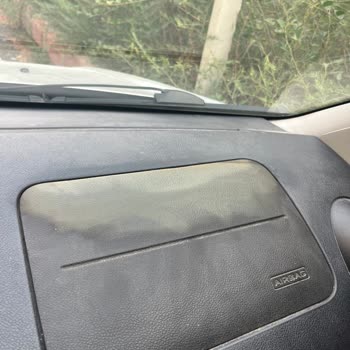 Ford Torpido Airbag Üstü Sarı Leke