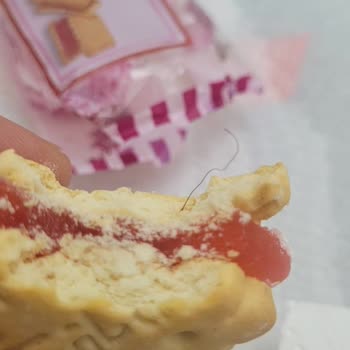 Tuğba Kuruyemiş Lokumlu Bisküviden Kıl Çıktı