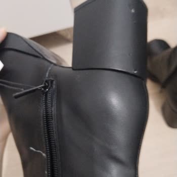 Bershka Botları Bariz Defolu Geldi