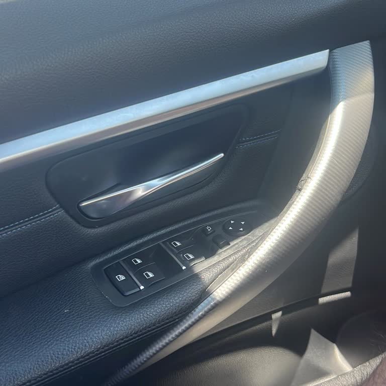 BMW Eriyen Kapı Tutamakları