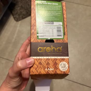 Aroha Çikolata Çikolatadan Kabuğu İle Beraber Çıkan Antep Fıstığı