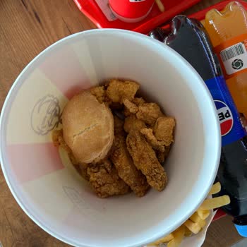 KFC Urla Alışveriş Merkezi Şubesi