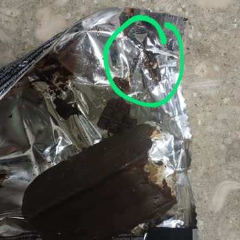 Eti Gıda Eti Gurme Karam Çikolata Böcekli Çıktı Yemeyin, Yedirmeyin.