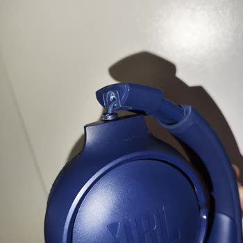 JBL Sağ Kulaklık Kolayca Kırıldı