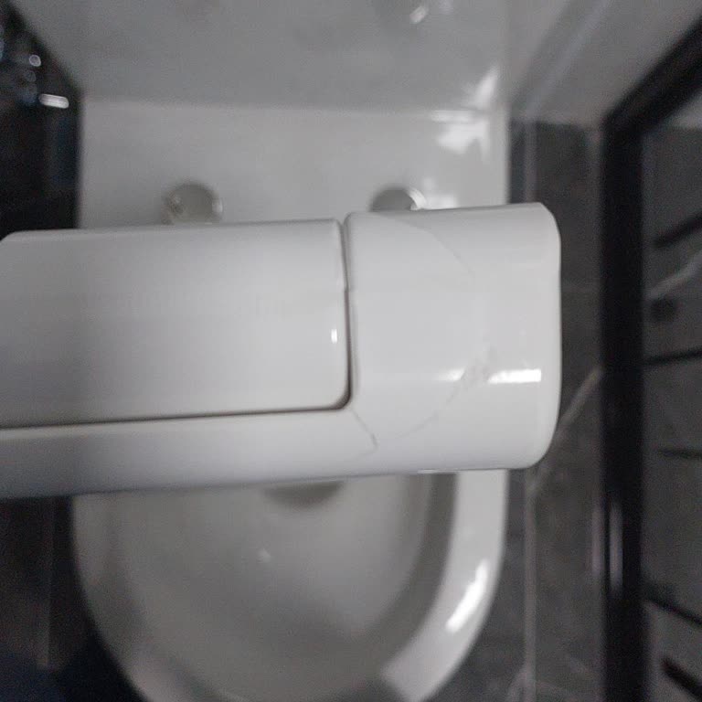 Vitra Sento İnce Klozet Kapağı Kırık Çıktı