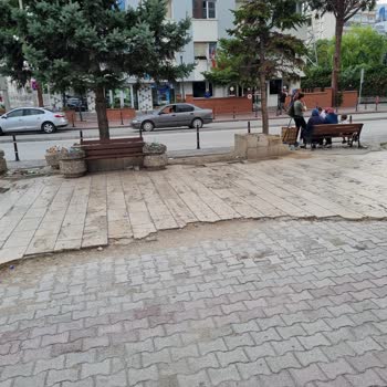 Nalçacı İş Bankası Bakımsızlık Ve Çevre Kirliliği