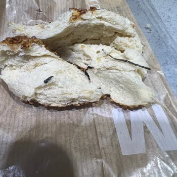 Migros Simit İçinden Çıkan Belirsiz Şeyler